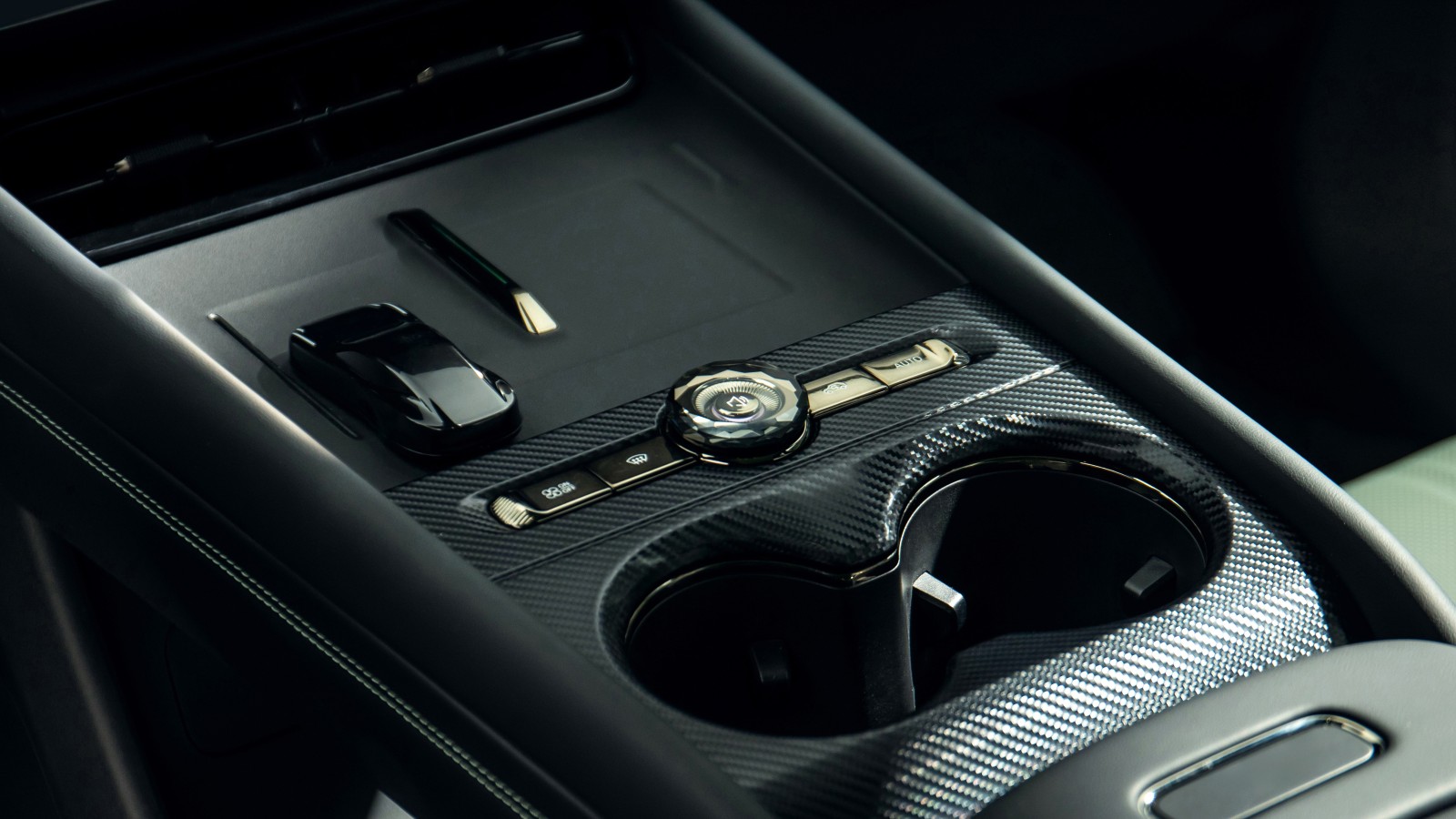 Lynk & Co Goes Long-Roof With a Chatty Dashboard Sidekick in Its First Wagon